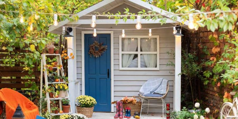 Ein Gartenhaus mit Beleuchtung – welche Möglichkeiten gibt es?