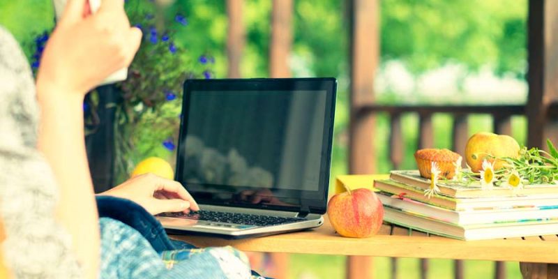 Wie man eine Gartenlaube als Büro oder Arbeitsbereich nutzt