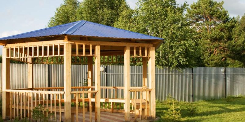 Wie man eine Gartenlaube baut